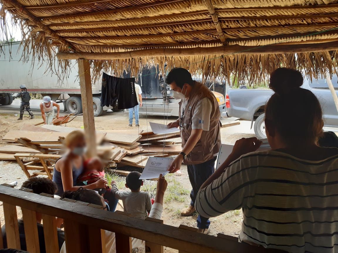 Hondureños que viajaban en caravana piden refugio en Guatemala