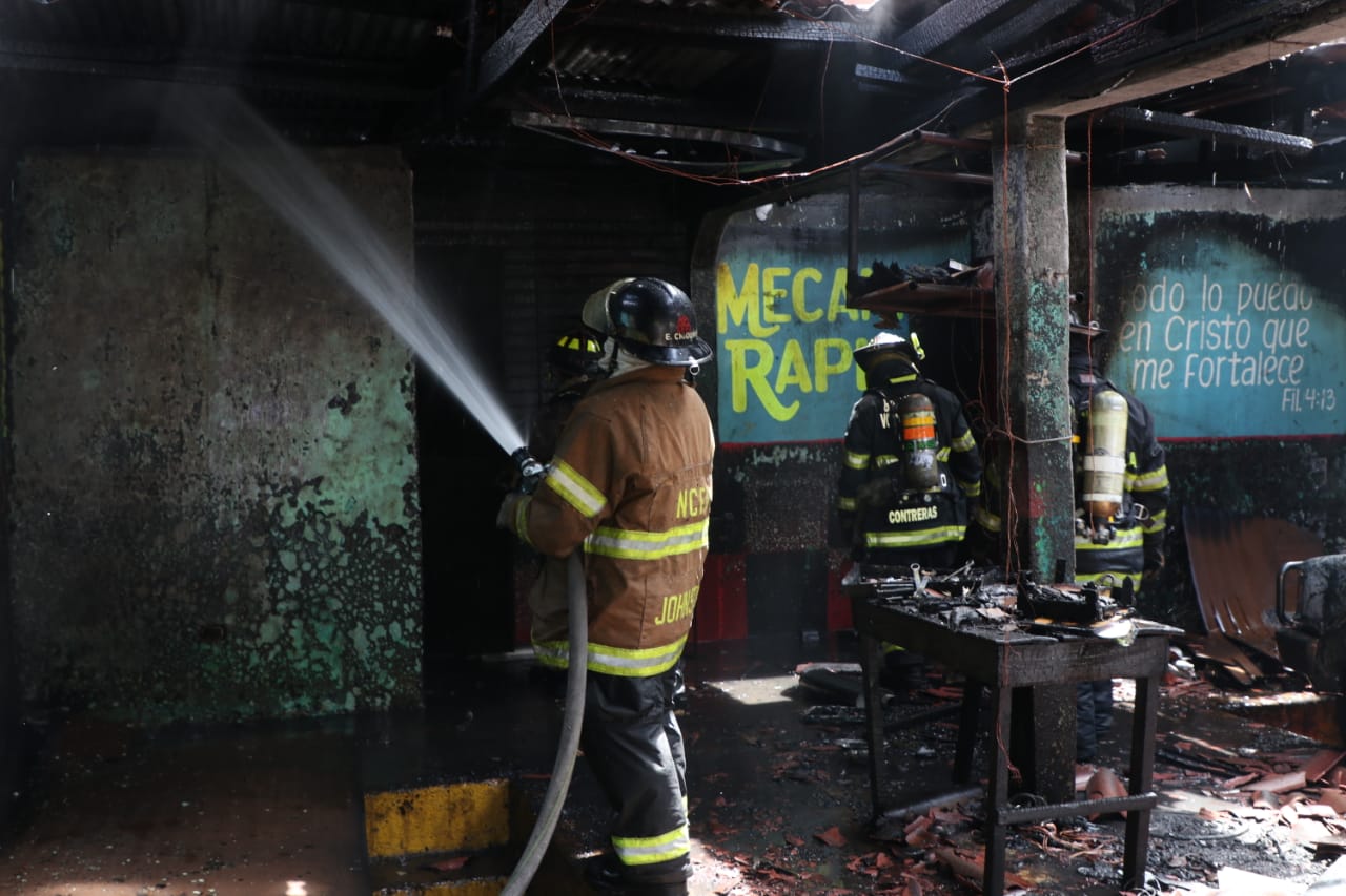 Incendio en taller deja un herido y Q150 mil en pérdidas