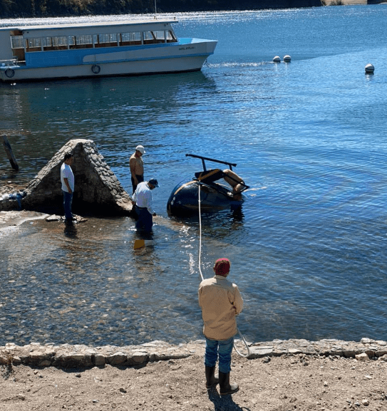 Helicóptero cae en lago de Atitlán