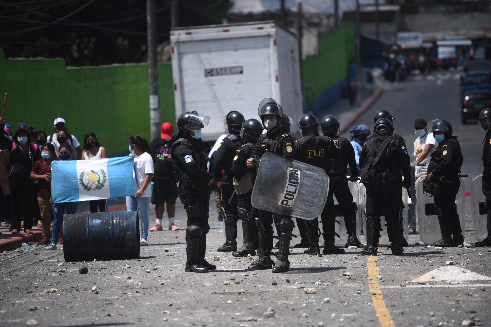 Vecinos se enfrentan con supuestos invasores en Nimajuyú