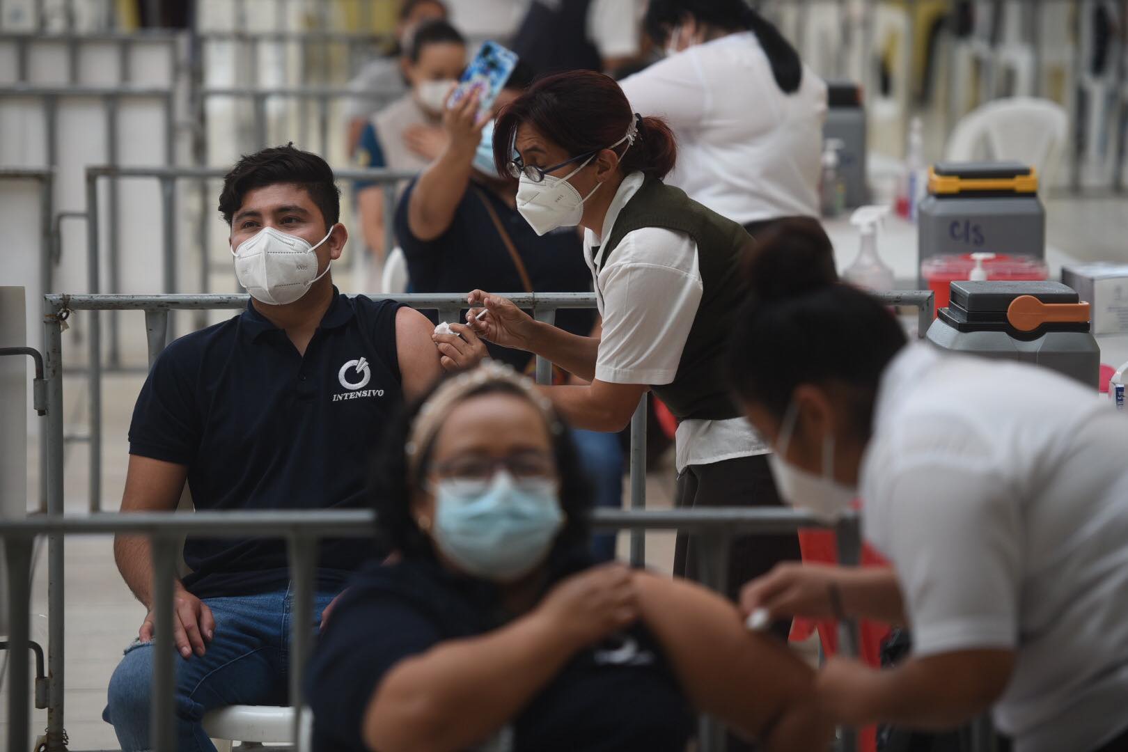 Hospital San Juan de Dios concluye primera fase de vacunación contra el Covid-19