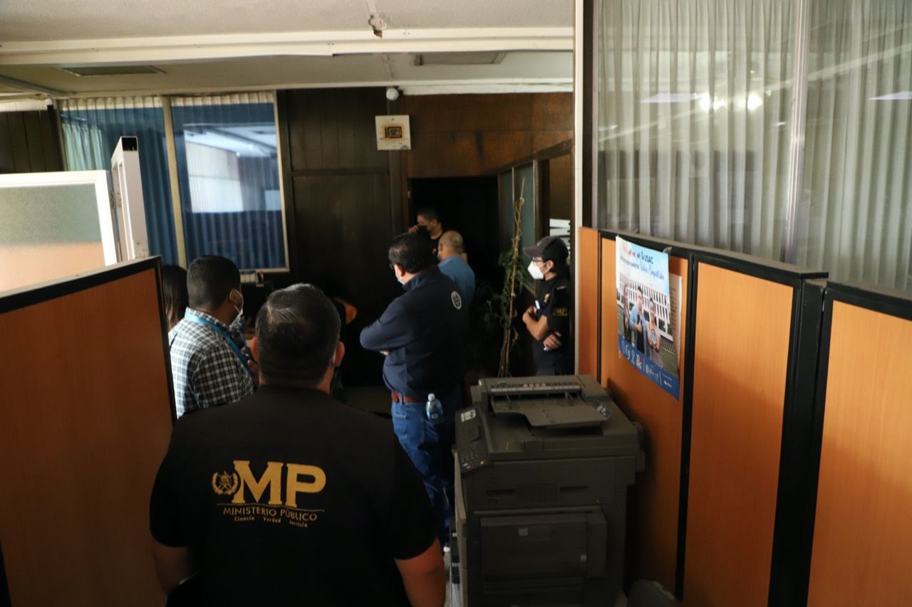 Usac denuncia saqueo en la Rectoría, MP realiza inspección