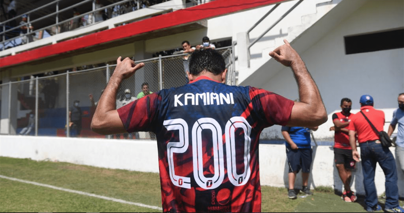 “Es especial, no cualquiera anota 200”, dice Kamiani Félix