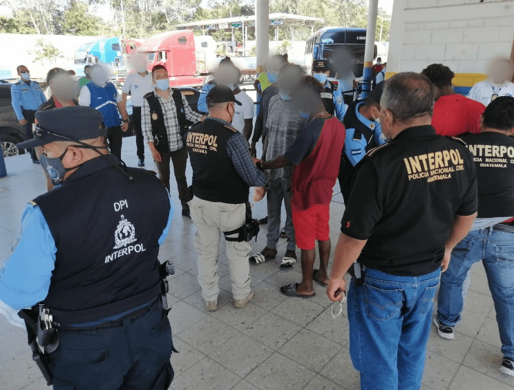 Capturan a seis presuntos pandilleros beliceños en Izabal