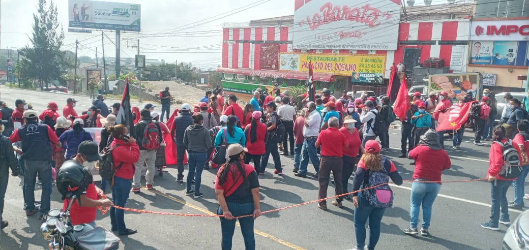 Salubristas bloquean al menos seis rutas del país