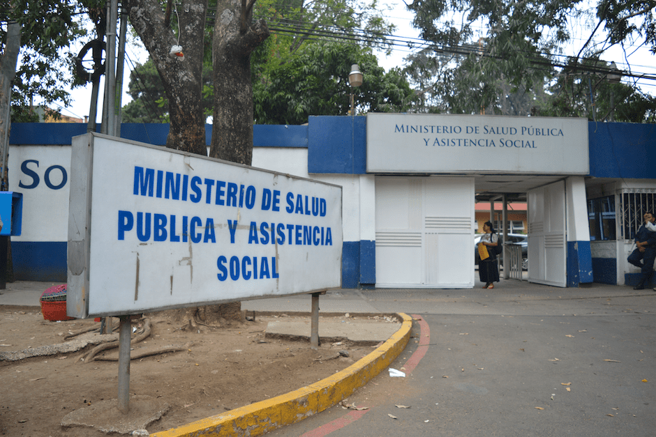 Salud declara alerta roja hospitalaria por incremento de COVID-19