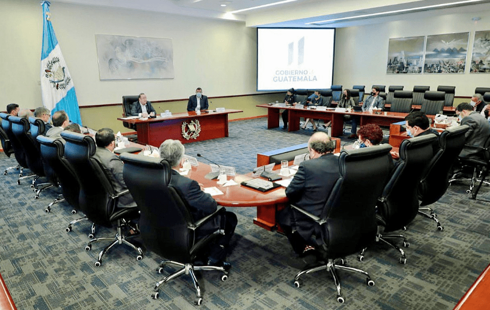 Diferencias entre Giammattei y Castillo se reflejan en toma de decisiones