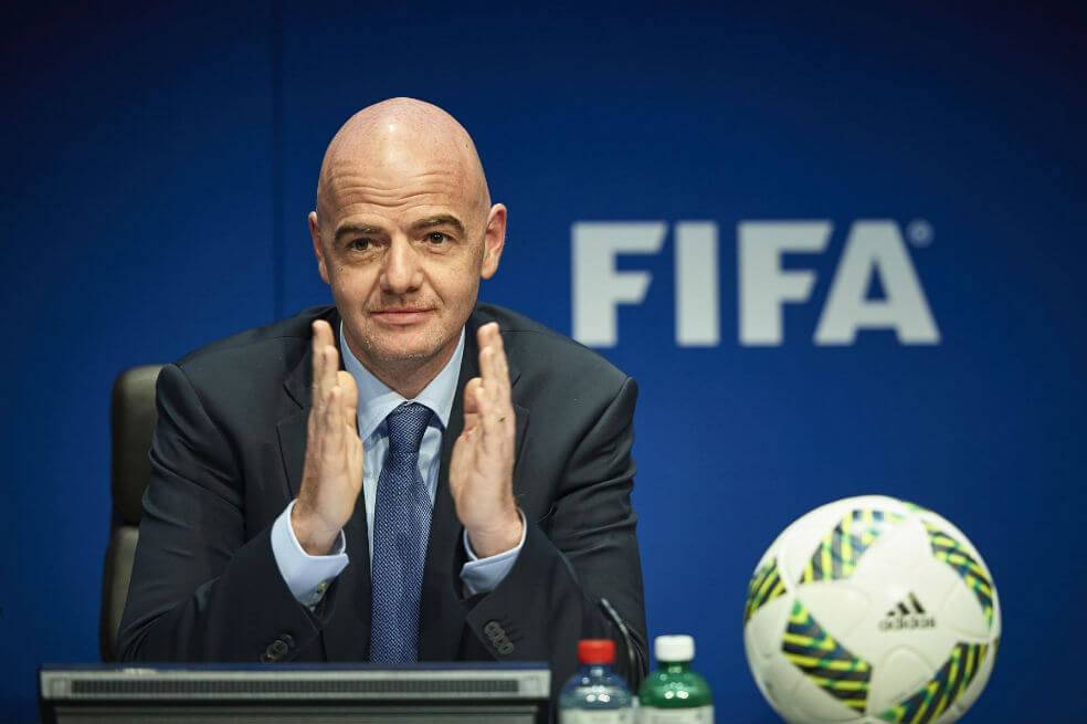 Infantino: «O estás dentro, o estás fuera. No hay un punto medio»