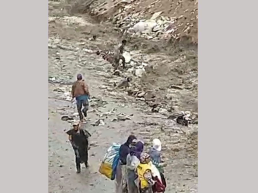 VIDEO. Hombre arrastrado por agua en vertedero de zona 3