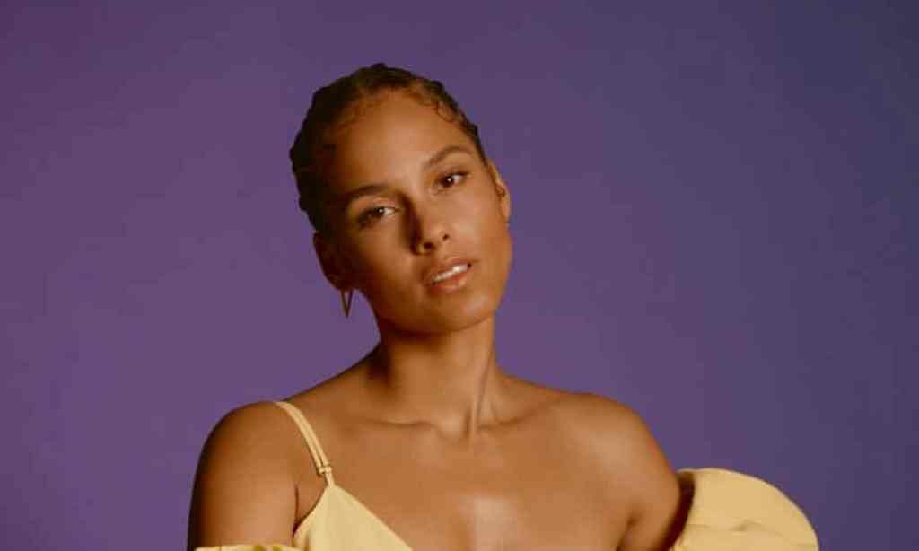 Alicia Keys es elogiada por lucirse al natural en los Premios Billboard