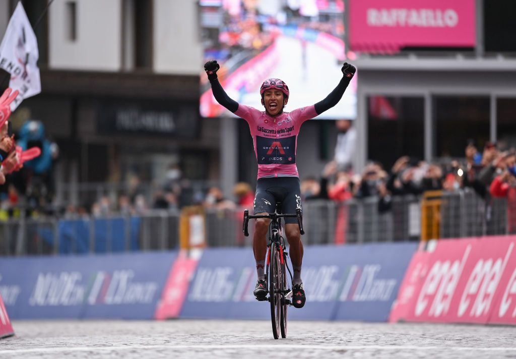 VIDEO. Egan Bernal pone en alto el nombre de Colombia y conquista el Giro de Italia