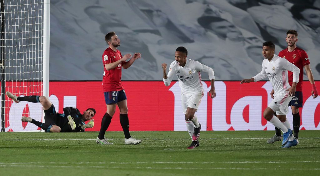 Real Madrid derrota al Osasuna y se mantiene en la lucha por La Liga