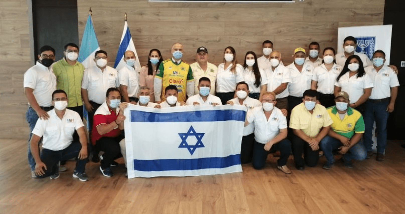 Embajador de Israel agradece apoyo de Guastatoya con este detalle