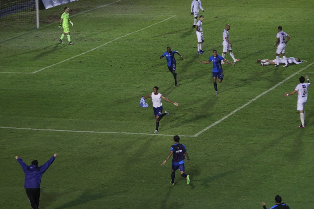 VIDEO. ¡Noche histórica! Santa Lucía es campeón nacional por primera vez