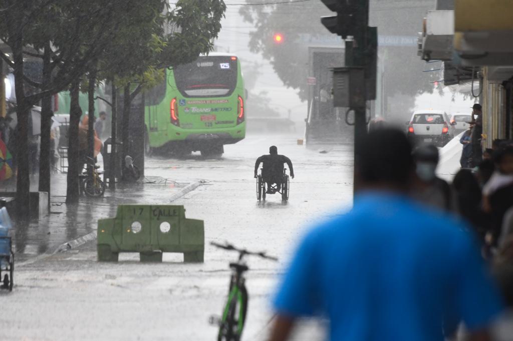 Torrenciales lluvias causan estragos en la ciudad y municipios aledaños