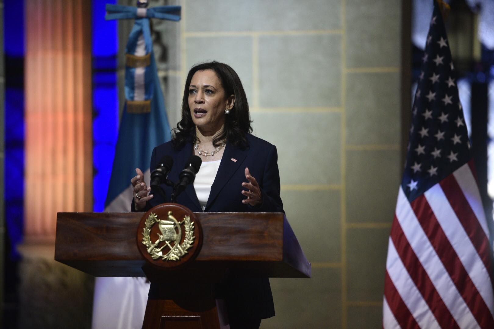 Harris advierte «no vengan» y urge a Guatemala intensificar lucha contra la corrupción