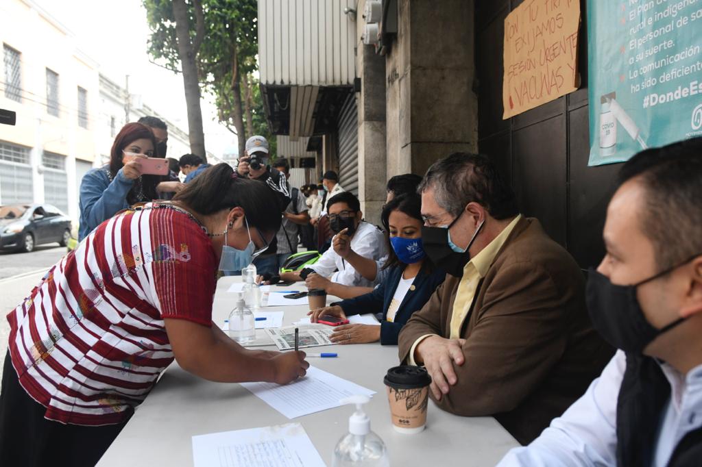 Demandan que se convoque a sesión para aprobar ley de adquisición de vacunas