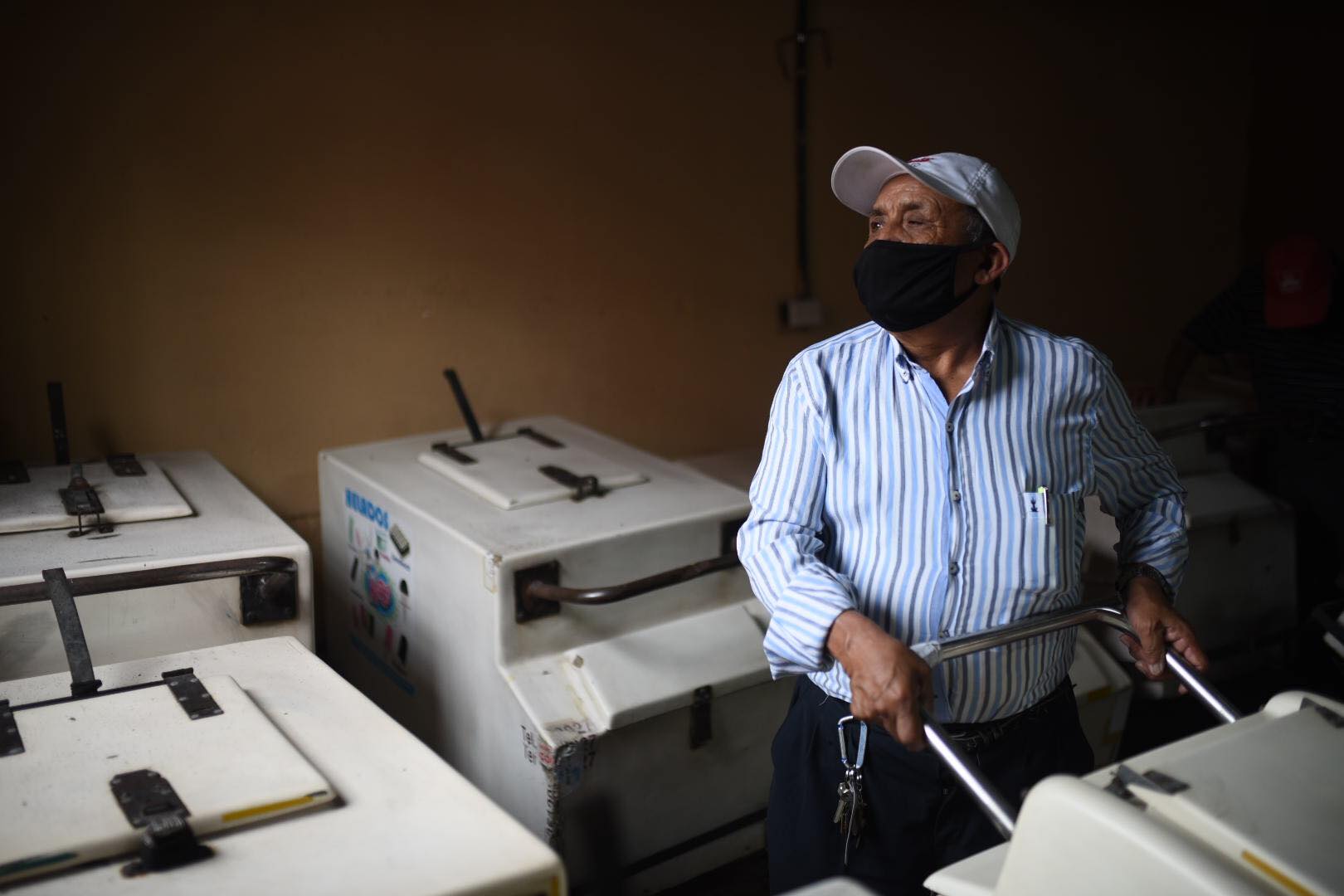 Abuelitos heladeros celebran el Día del Padre en pandemia