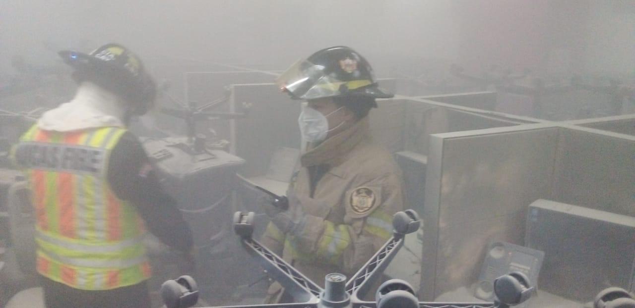 Controlan conato de incendio en call center ubicado en zona 7