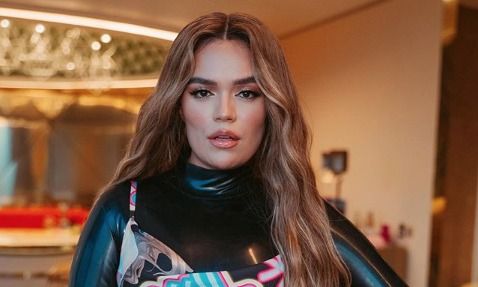 Karol G es grabada en estado de ebriedad junto a varios hombres