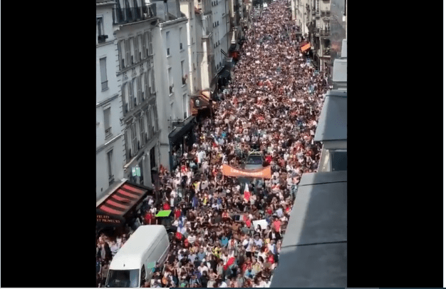 Miles de franceses protestan contra la «dictadura sanitaria»