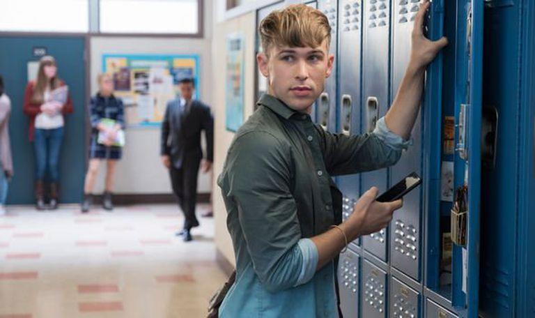 Tommy Dorfman de la serie “13 Reasons Why” se presenta como una mujer transgénero