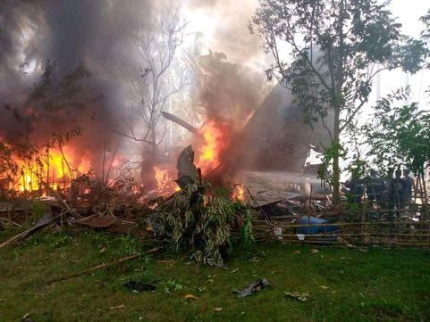 FILIPINAS: unos 45 muertos al estrellarse un avión militar