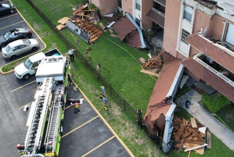 FOTO. Se derrumba techo de un edificio en Miami; evacuan a ocupantes