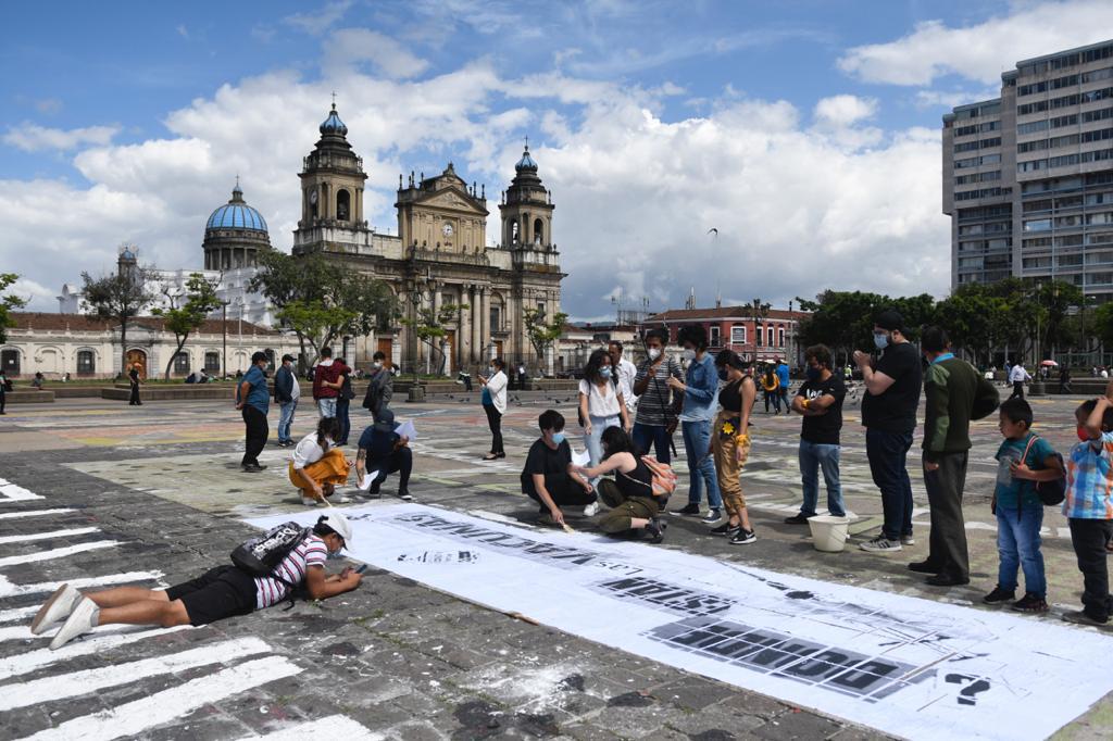 Jóvenes universitarios y de sociedad civil exigen renuncia de Giammattei