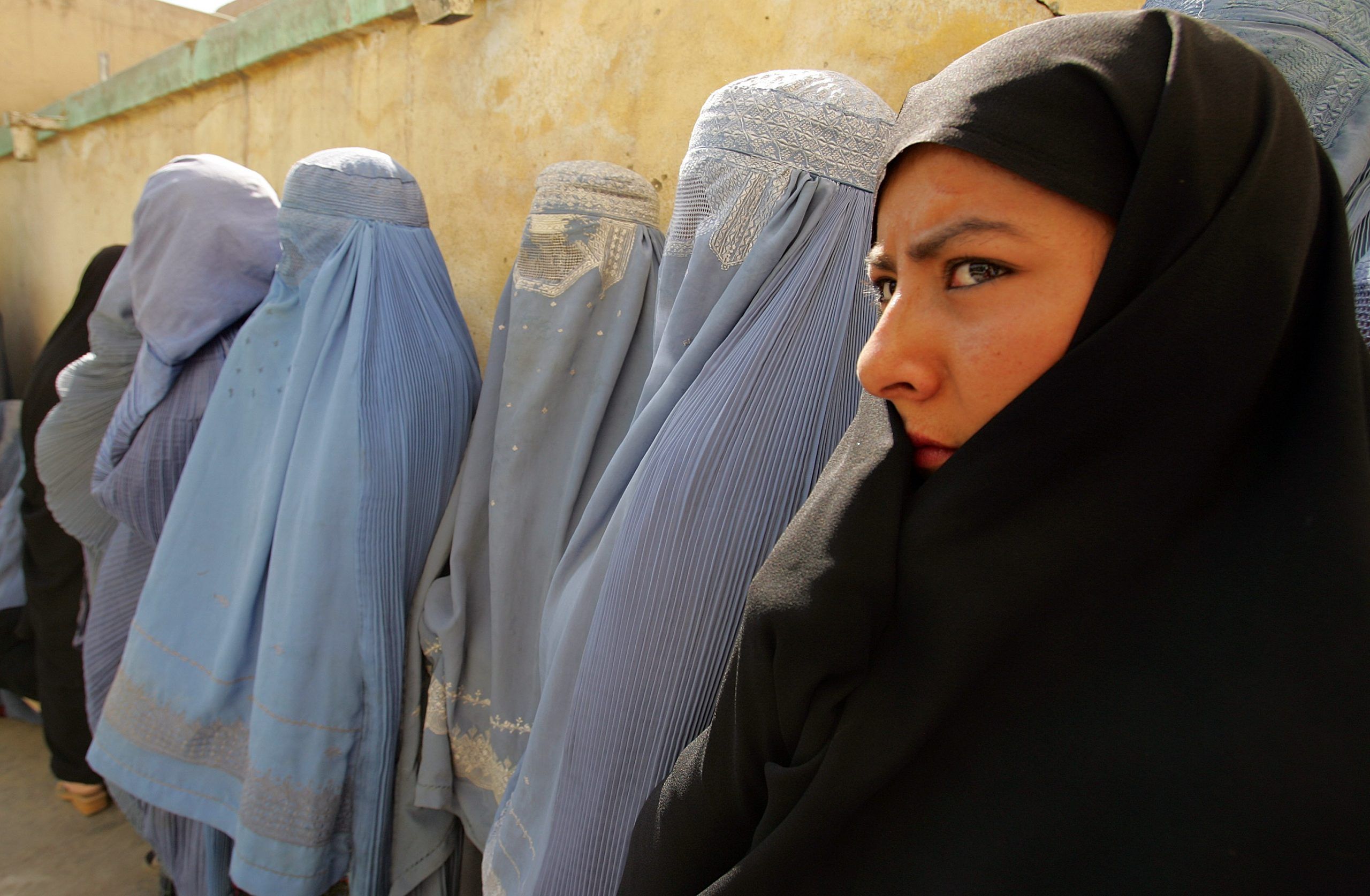 El futuro de las mujeres en Afganistán: «El velo será obligatorio, pero no el burka»