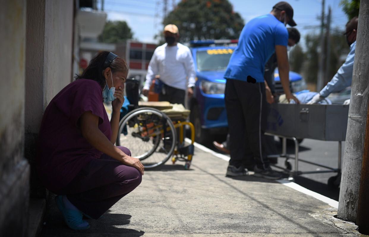 Recorría las calles en silla de ruedas para vender sus productos; hoy falleció en el trayecto