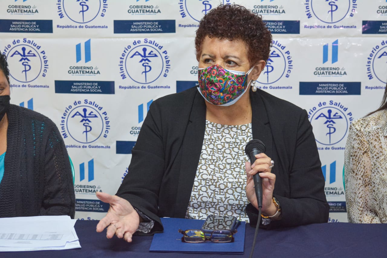 Ministra afirma que dato de vacunas anticovid por vencer fue «un error humano»