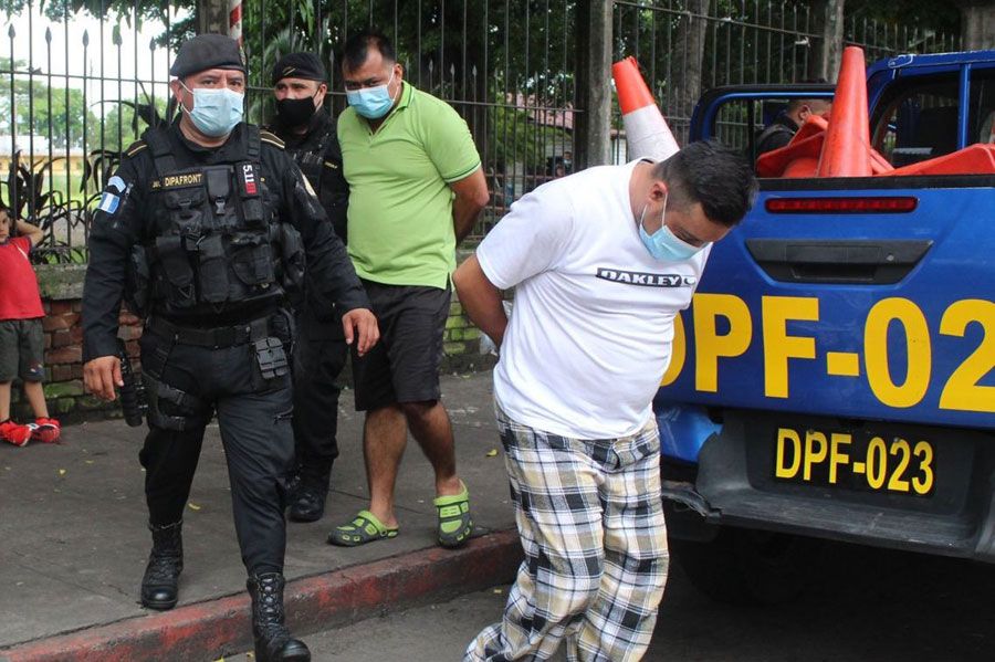 Dos hombres capturados señalados de transportar a migrantes indocumentados