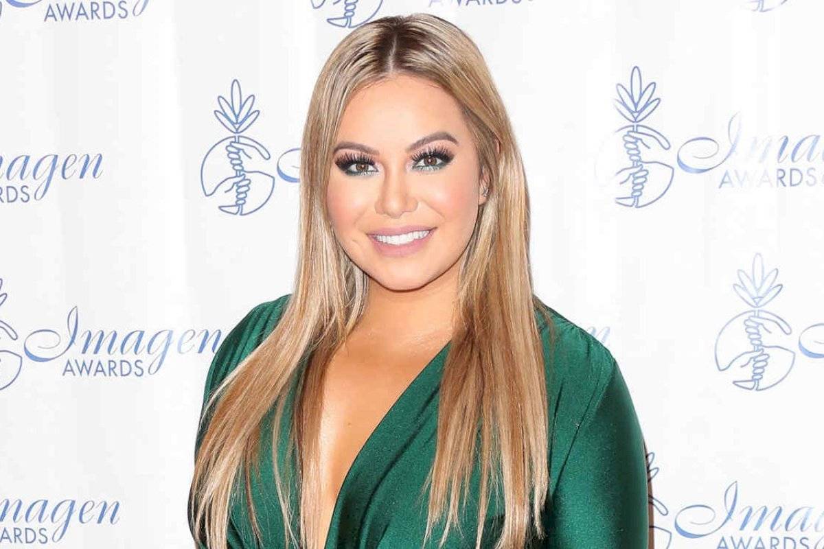 Chiquis Rivera promociona su libro con atrevido atuendo de cuero