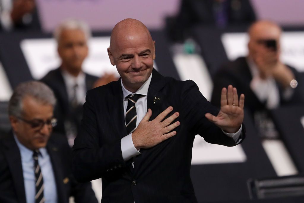 Gianni Infantino invita a los clubes a ser «solidarios» y ceder jugadores