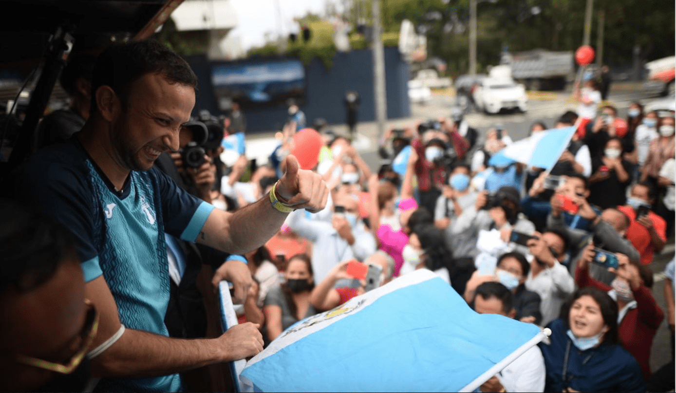 VIDEO. El emocionante recorrido de Kevin Cordón en caravana