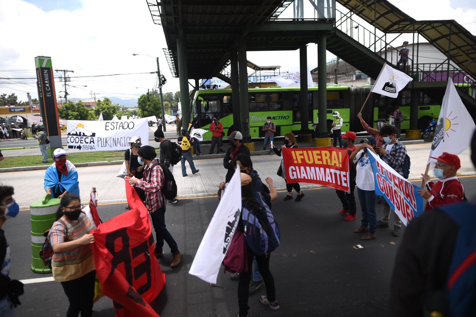 Manifestantes liberan el paso en calzada Aguilar Batres