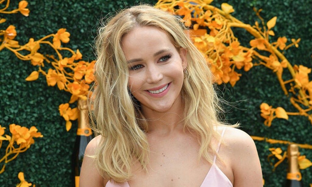 Jennifer Lawrence reaparece irreconocible tras retoques estéticos