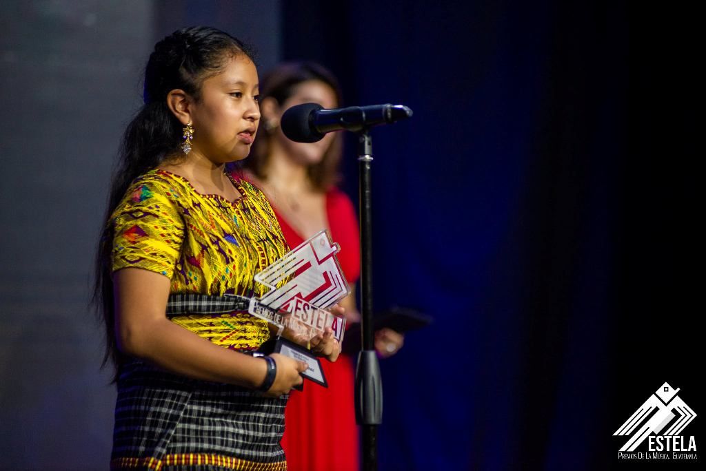 ¡Emotivo mensaje! Yahaira Tubac dedica reconocimiento a su abuelo fallecido en Premios Estela