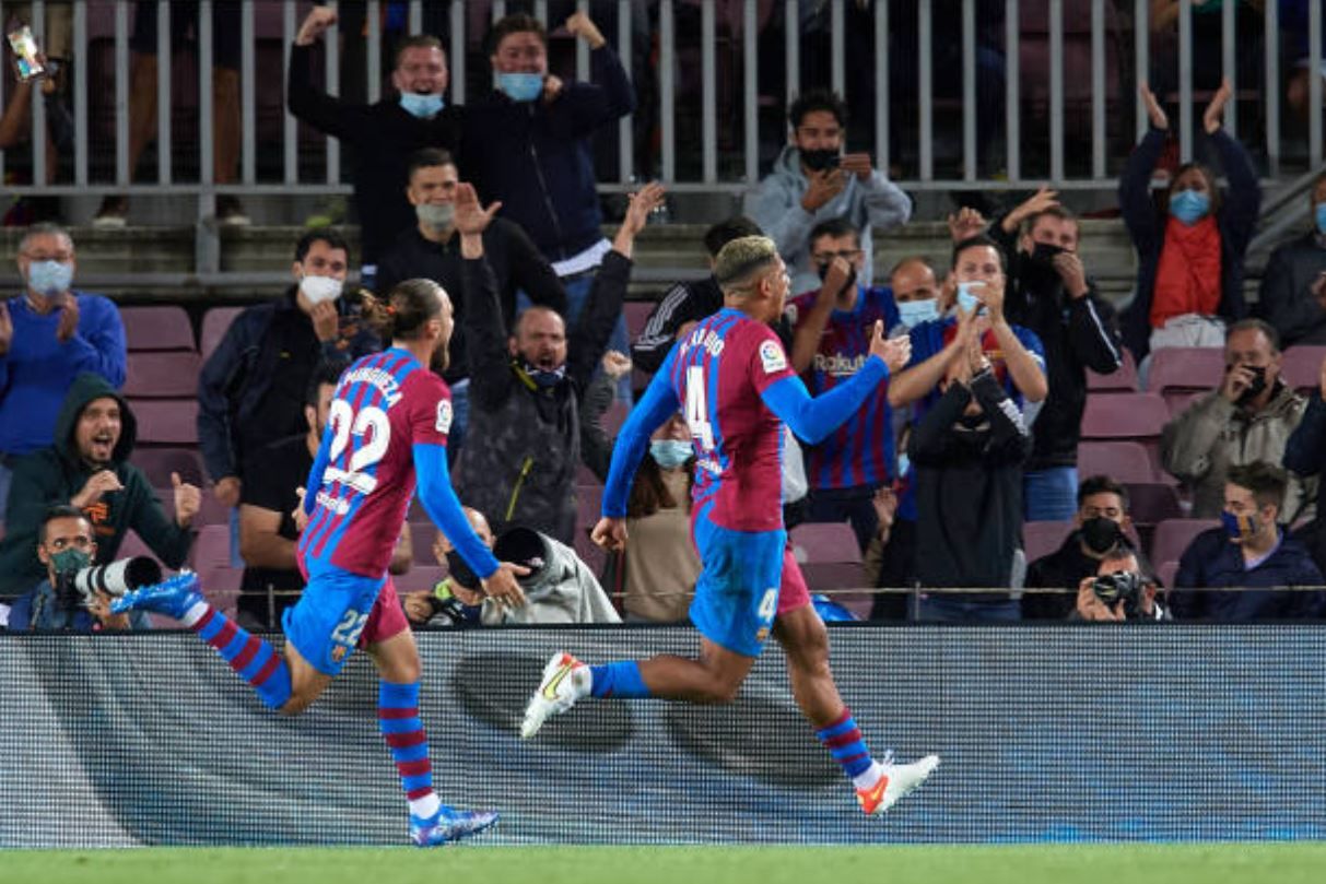 Barcelona logra rescatar un punto ante el Granada en el Camp Nou