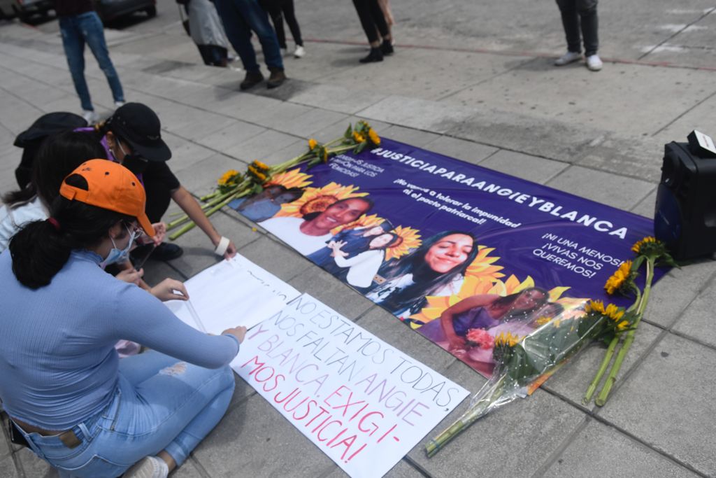 “Justicia para Angie y Blanca”, exigen manifestantes frente al Ministerio Público