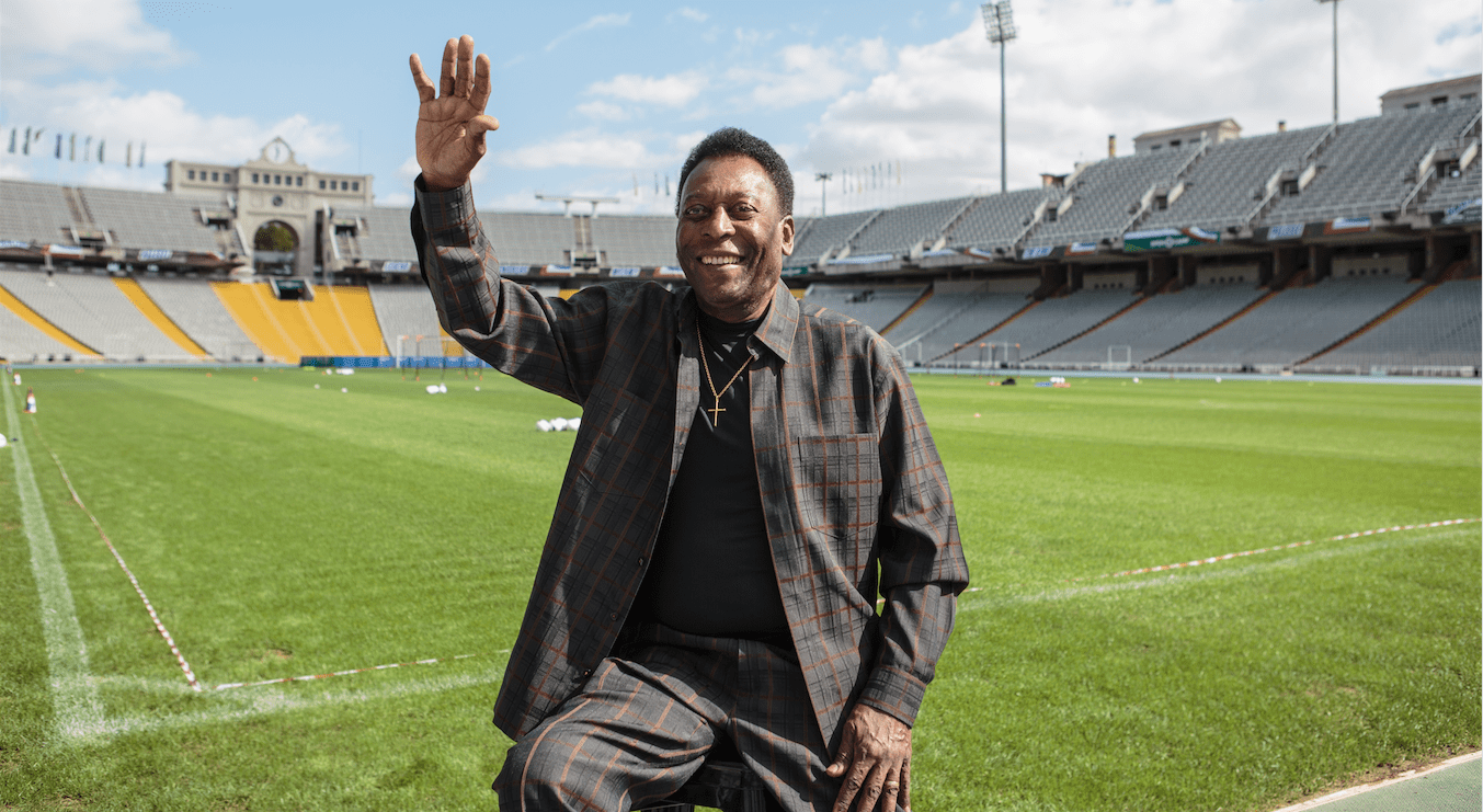 Pelé en cuidados intensivos tras ser operado de un tumor en el colon