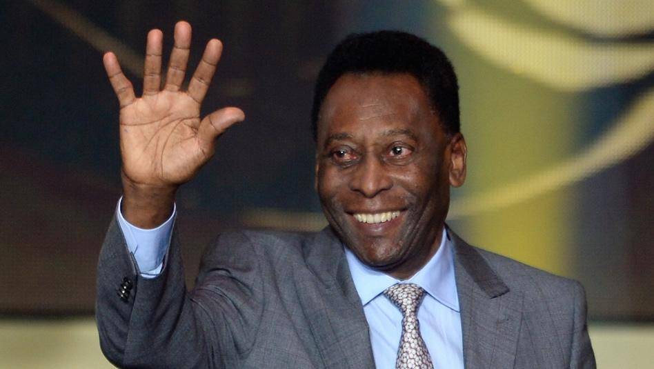 La leyenda del futbol brasileño Pelé ingresa nuevamente a la UCI por precaución