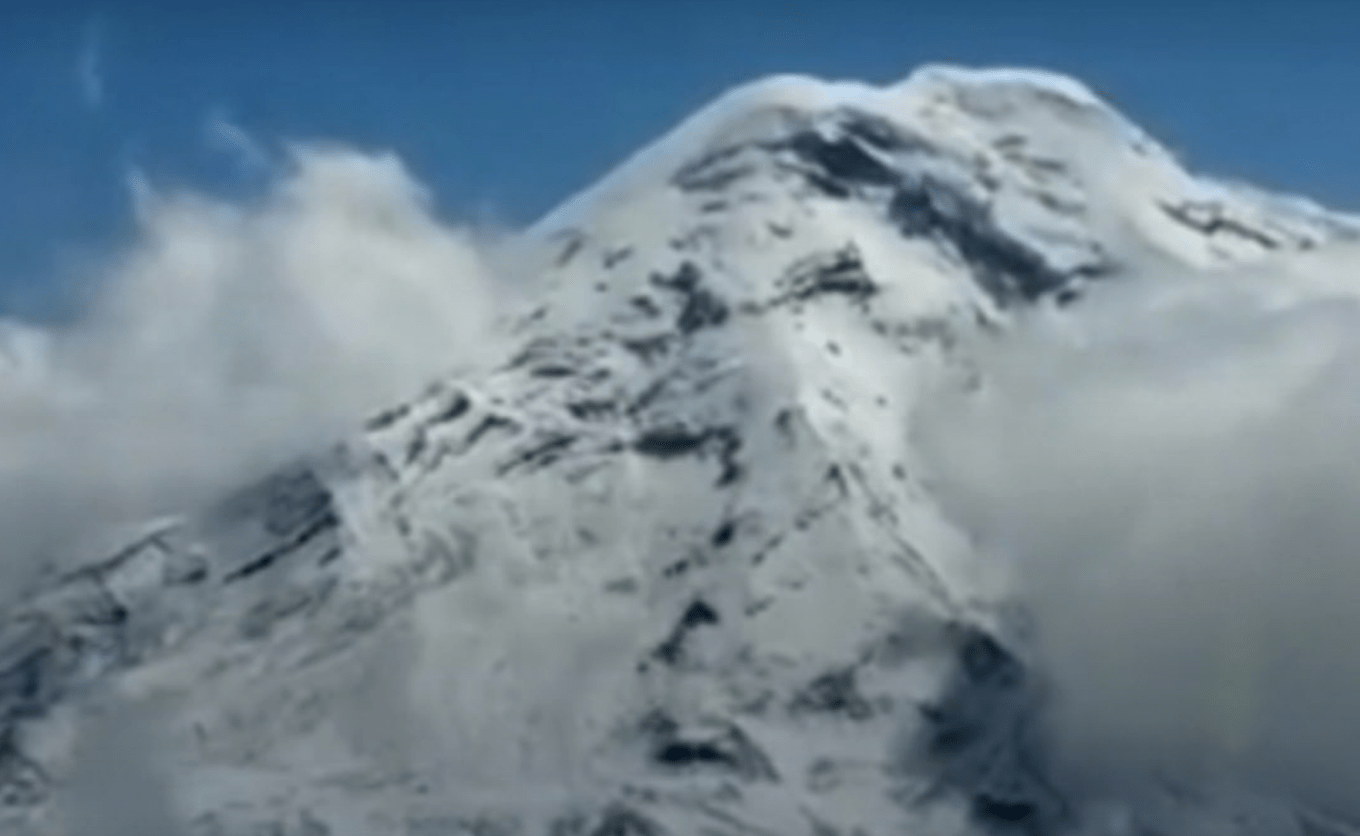 Muertos, heridos y desaparecidos tras avalancha en volcán de Ecuador