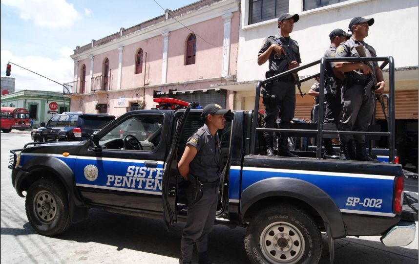 Reo pide permiso para ir al baño y se escapa de juzgado de Mazatenango