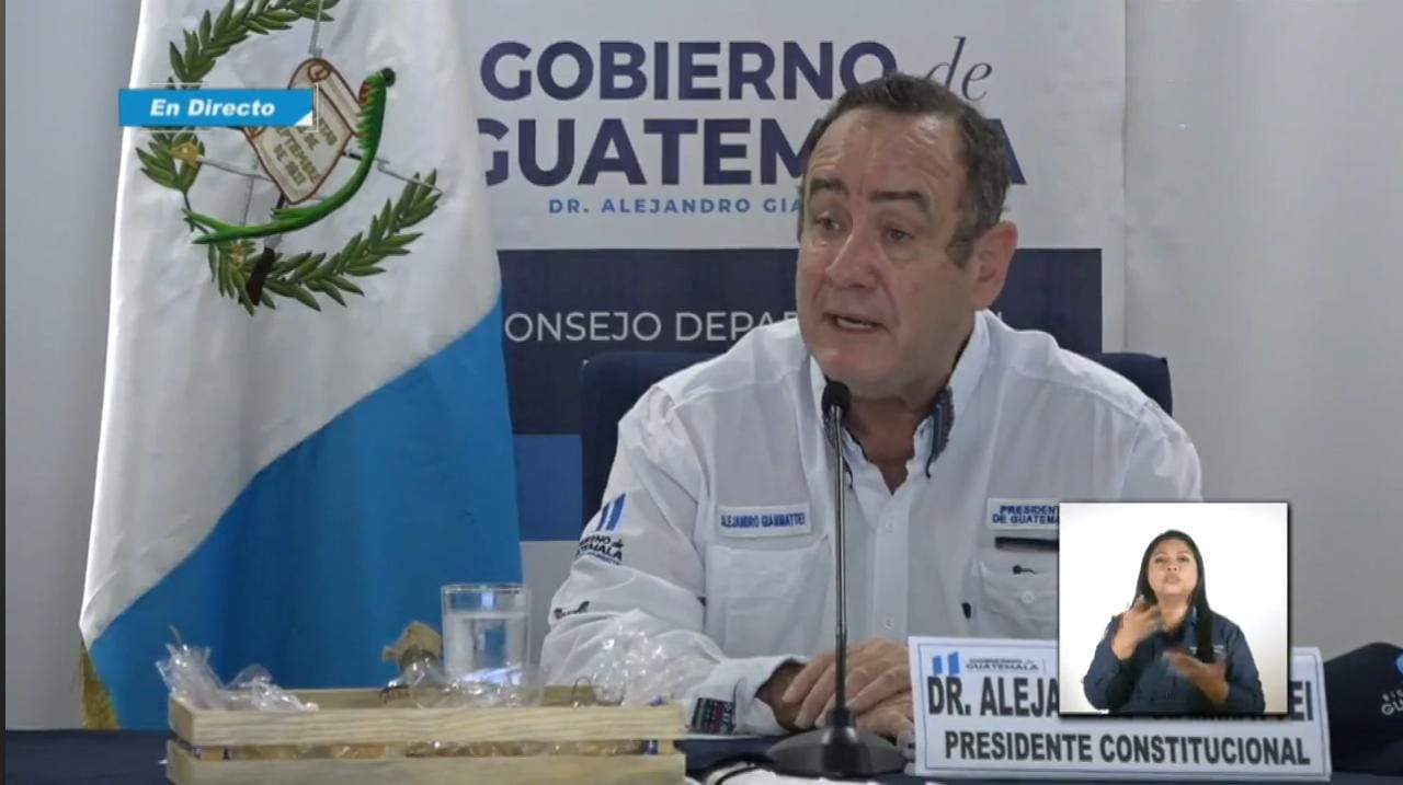 Giammattei reitera que clases presenciales podrían iniciar el 15 de febrero