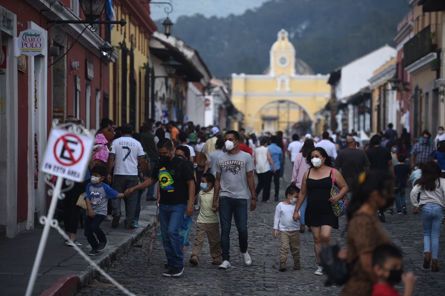 Autorizan que policía municipal retire ventas ambulantes en Antigua Guatemala