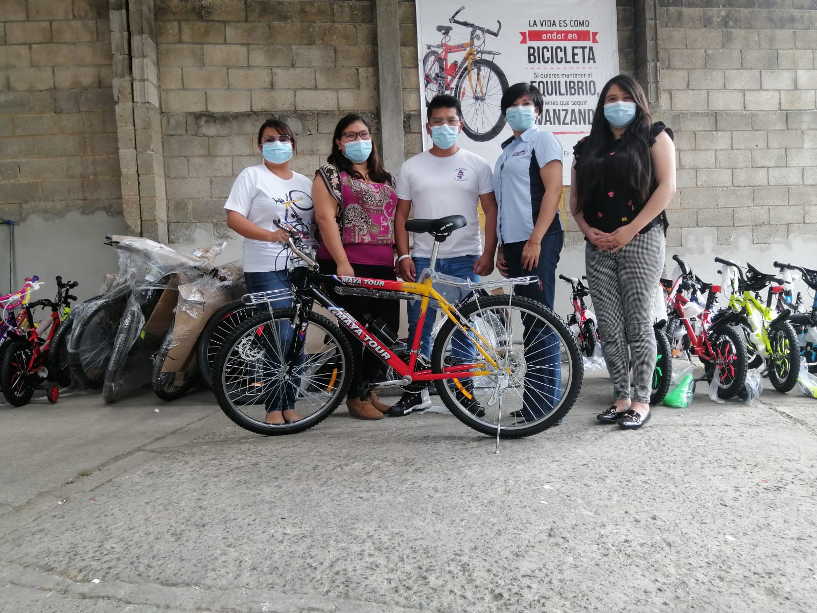 Emprendedor de “Yavengo.gt” recibe bicicleta tras robo que conmovió decenas de corazones