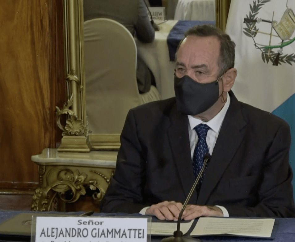 Giammattei arremete de nuevo contra Covax: «Un mecanismo que sigue sin funcionar»