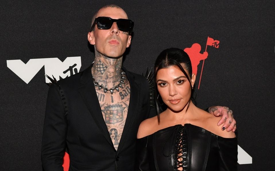 Kourtney Kardashian le dice «Sí, acepto» a Travis Barker y recibe enorme anillo